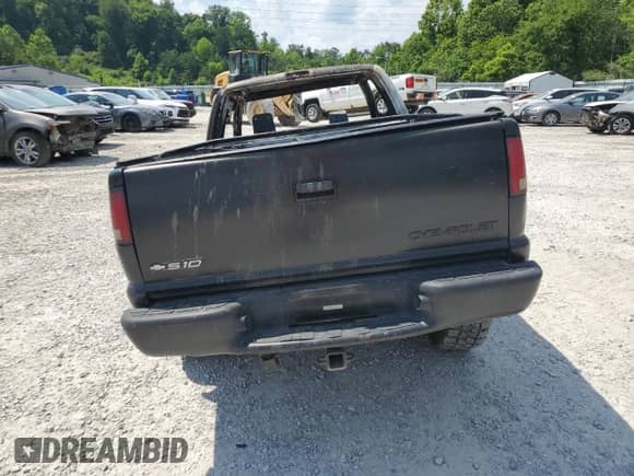 2000 Chevrolet S-10 LS ZR2 z VIN 1GCCT19W8Y8303722, wystawiony jako Copart lot #62238445 z przebiegiem Nie podano mil oraz Szkoda całkowita • Salvage title. Historia ofert i sprzedaży dostępna na DreamBid. Obrazek 6.