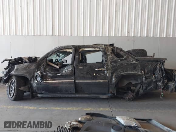 2011 Chevrolet Avalanche LTZ с VIN 3GNTKGE38BG167554, выставлен на аукционе IAAI как лот 42654702 с пробегом Не указан миль и . История ставок и продаж доступна на DreamBid. Изображение 15.