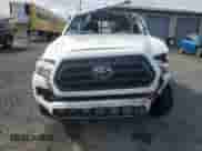 2022 Toyota Tacoma SR z VIN 3TYSZ5AN7NT079214, wystawiony jako Copart lot #56602005 z przebiegiem 78 413 mil mil oraz Szkoda całkowita • Salvage title. Historia ofert i sprzedaży dostępna na DreamBid. Obrazek 5.
