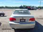 2012 BMW 3 Series 328i xDrive z VIN WBAKF5C54CE656685, wystawiony jako IAAI lot #43001819 z przebiegiem 127 971 mil mil oraz . Historia ofert i sprzedaży dostępna na DreamBid. Obrazek 16.