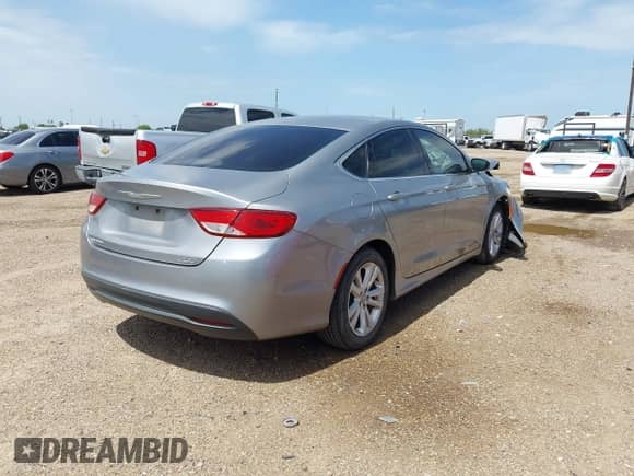 2016 Chrysler 200 Touring z VIN 1C3CCCFB2GN182719, wystawiony jako IAAI lot #42713064 z przebiegiem 107 363 mil mil oraz . Historia ofert i sprzedaży dostępna na DreamBid. Obrazek 4.