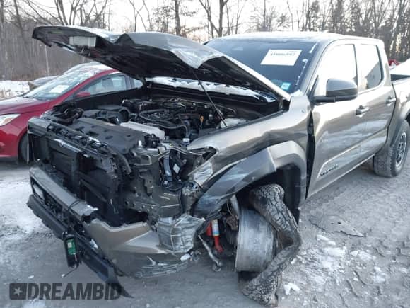 2024 Toyota Tacoma SR5 with VIN 3TMLB5JN9RM046175, listed as a IAAI auction lot 41006597 with 6,139 mi miles and . Bid and sale history available at DreamBid. Image 6.