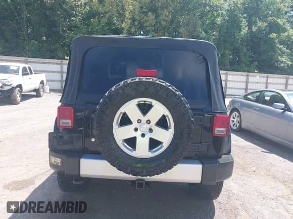 2010 Jeep Wrangler Sahara с VIN 1J4AA5D16AL110711, выставлен на аукционе IAAI как лот 42751095 с пробегом 266 079 миль миль и . История ставок и продаж доступна на DreamBid. Изображение 16.
