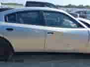 2020 Dodge Charger Police z VIN 2C3CDXKT7LH197903, wystawiony jako IAAI lot #42839389 z przebiegiem 72 438 mil mil oraz . Historia ofert i sprzedaży dostępna na DreamBid. Obrazek 14.