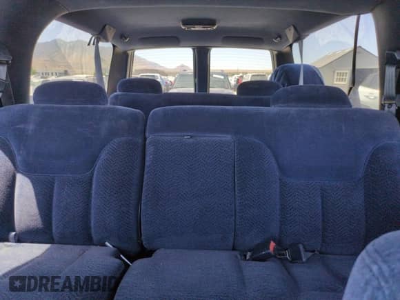1995 Chevrolet Suburban с VIN 1GNFK16K9SJ332736, выставлен на аукционе Copart как лот 61566635 с пробегом 241 955 миль миль и Списание • Salvage title. История ставок и продаж доступна на DreamBid. Изображение 10.