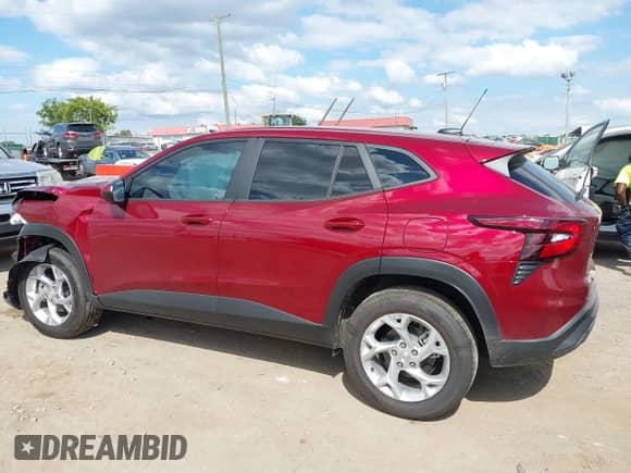 2025 Chevrolet Trax LS z VIN KL77LFEP9SC293569, wystawiony jako IAAI lot #43041709 z przebiegiem 1 327 mil mil oraz . Historia ofert i sprzedaży dostępna na DreamBid. Obrazek 15.