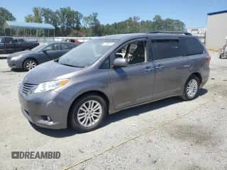2015 Toyota Sienna XLE with VIN 5TDYK3DC9FS642659, listed as a Copart auction lot 70899615 with 147,363 mi miles and Salvage title. Bid and sale history available at DreamBid. Image 1.
