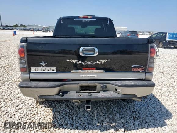 2002 GMC Sierra 1500 Denali z VIN 2GTFK69U221346006, wystawiony jako Copart lot #71726365 z przebiegiem 226 475 mil mil oraz Szkoda całkowita • Salvage title. Historia ofert i sprzedaży dostępna na DreamBid. Obrazek 6.