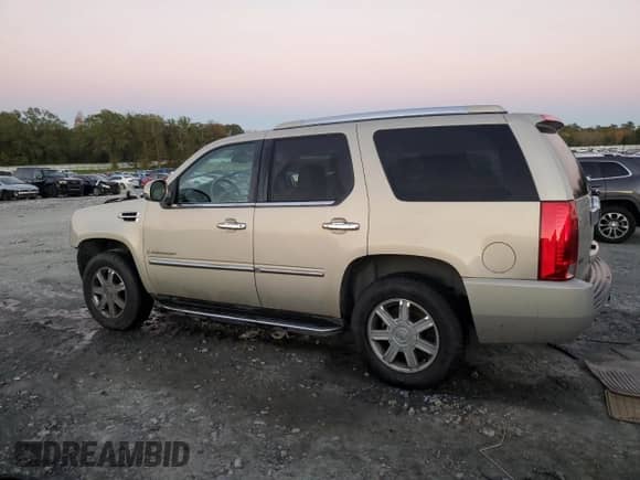 2008 Cadillac Escalade with VIN 1GYEC63858R161432, listed as a Copart auction lot 67898315 with 161,442 mi miles and Non repairable. Bid and sale history available at DreamBid. Image 2.