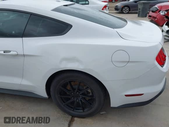 2019 Ford Mustang EcoBoost z VIN 1FA6P8TH2K5192524, wystawiony jako IAAI lot #41882260 z przebiegiem 82 039 mil mil oraz . Historia ofert i sprzedaży dostępna na DreamBid. Obrazek 18.