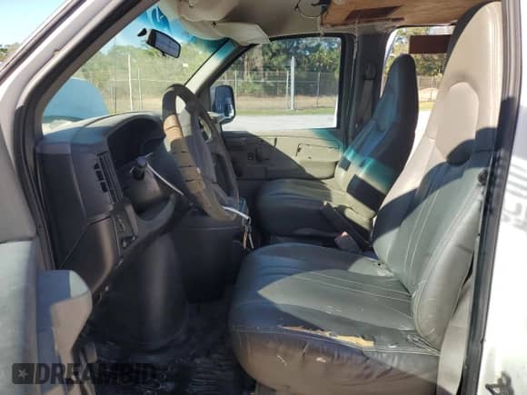 2003 Chevrolet Express Cargo with VIN 1GCFG25T931225679, listed as a Copart auction lot 82352764 with 250,164 mi miles and Clean title. Bid and sale history available at DreamBid. Image 7.