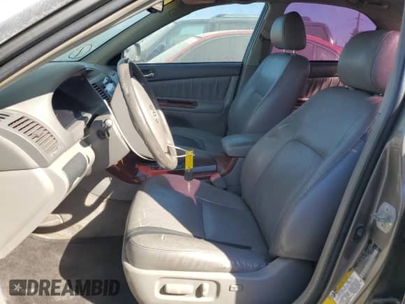 2005 Toyota Camry LE z VIN 4T1BF30K55U611860, wystawiony jako Copart lot #81791605 z przebiegiem 167 410 mil mil oraz Szkoda całkowita • Salvage title. Historia ofert i sprzedaży dostępna na DreamBid. Obrazek 7.