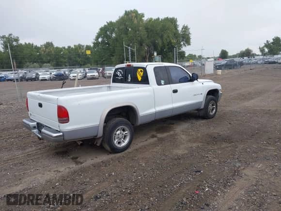 1998 Dodge Dakota SLT z VIN 1B7GG22Y0WS579450, wystawiony jako IAAI lot #43088532 z przebiegiem 279 555 mil mil oraz . Historia ofert i sprzedaży dostępna na DreamBid. Obrazek 4.