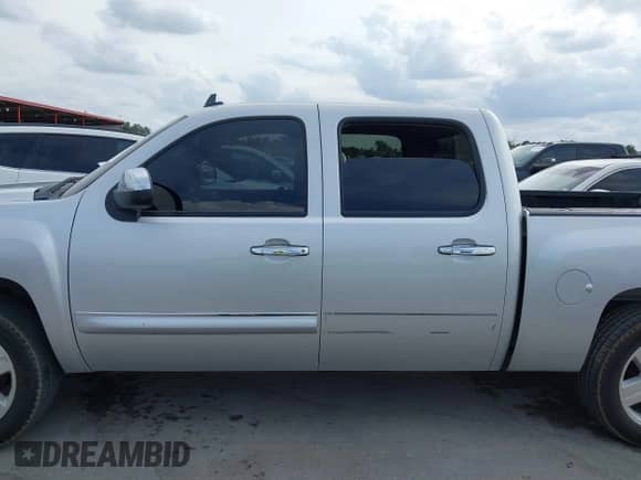 2012 Chevrolet Silverado 1500 LT z VIN 3GCPCSE07CG210377, wystawiony jako IAAI lot #43447867 z przebiegiem 268 463 mil mil oraz . Historia ofert i sprzedaży dostępna na DreamBid. Obrazek 14.