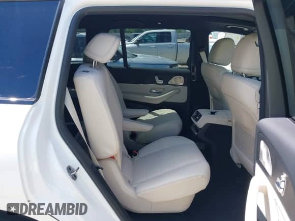 2024 Mercedes-Benz GLS 450 z VIN 4JGFF5KE7RB231828, wystawiony jako IAAI lot #42494721 z przebiegiem 14 499 mil mil oraz . Historia ofert i sprzedaży dostępna na DreamBid. Obrazek 8.