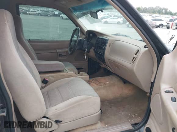 2000 Ford Explorer Sport с VIN 1FMYU60E0YUA32680, выставлен на аукционе IAAI как лот 43313986 с пробегом 286 978 миль миль и . История ставок и продаж доступна на DreamBid. Изображение 5.