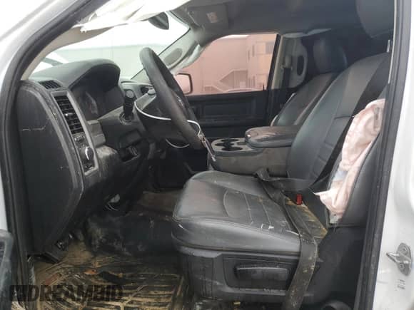 2018 Ram 1500 Tradesman z VIN 1C6RR6KG9JS313443, wystawiony jako Copart lot #46607455 z przebiegiem 176 242 mil mil oraz Czysty tytuł • Clean title. Historia ofert i sprzedaży dostępna na DreamBid. Obrazek 7.