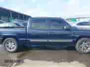 2005 Chevrolet Silverado 1500 LS z VIN 2GCEC13T751113285, wystawiony jako IAAI lot #43371745 z przebiegiem 231 600 mil mil oraz . Historia ofert i sprzedaży dostępna na DreamBid. Obrazek 13.