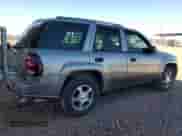2007 Chevrolet TrailBlazer LS z VIN 1GNDS13S672197793, wystawiony jako Copart lot #82566185 z przebiegiem 63 464 mil mil oraz Szkoda całkowita • Salvage title. Historia ofert i sprzedaży dostępna na DreamBid. Obrazek 3.