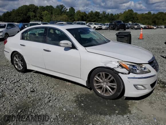 2014 Hyundai Genesis 3.8L z VIN KMHGC4DD4EU265431, wystawiony jako Copart lot #73805934 z przebiegiem 209 667 mil mil oraz Szkoda całkowita • Salvage title. Historia ofert i sprzedaży dostępna na DreamBid. Obrazek 4.