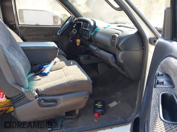 2000 Dodge 1500 with VIN 3B7HC13Y6YM205963, listed as a IAAI auction lot 43392455 with Not provided miles and . Bid and sale history available at DreamBid. Image 5.