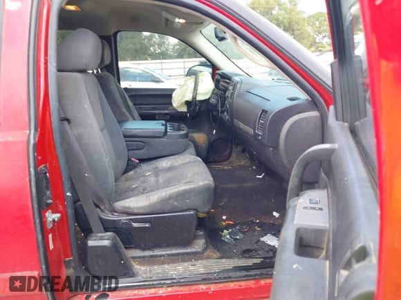 2007 Chevrolet Silverado 1500 1LT with VIN 2GCEC19C571619188, listed as a IAAI auction lot 43133705 with 262,648 mi miles and . Bid and sale history available at DreamBid. Image 5.