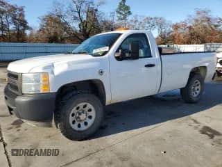 2013 Chevrolet Silverado 1500 Work Truck z VIN 1GCNKPEX3DZ261624, wystawiony jako Copart lot #84792104 z przebiegiem 181 604 mil mil oraz Czysty tytuł • Clean title. Historia ofert i sprzedaży dostępna na DreamBid. Obrazek 1.