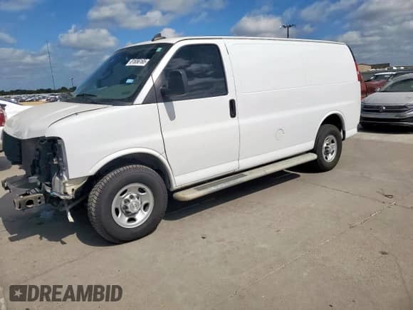 2021 Chevrolet Express Cargo with VIN 1GCWGAFP1M1308052, listed as a Copart auction lot 81656165 with 90,054 mi miles and Salvage title. Bid and sale history available at DreamBid. Image 1.