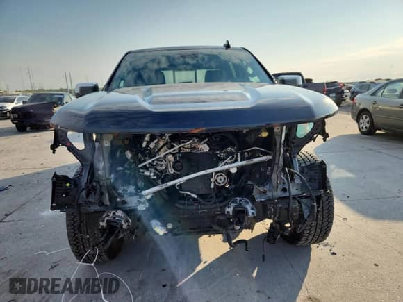 2024 Chevrolet Silverado 1500 LT z VIN 3GCUDDE85RG221288, wystawiony jako Copart lot #70026805 z przebiegiem 10 590 mil mil oraz Szkoda całkowita • Salvage title. Historia ofert i sprzedaży dostępna na DreamBid. Obrazek 5.