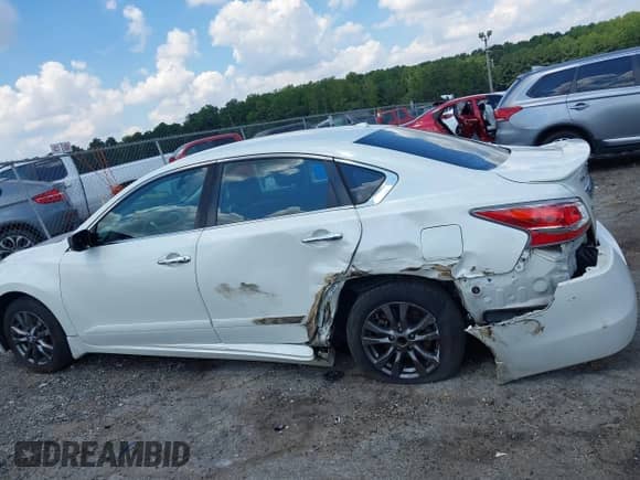 2015 Nissan Altima S z VIN 1N4AL3AP8FN922428, wystawiony jako IAAI lot #43119070 z przebiegiem 129 846 mil mil oraz . Historia ofert i sprzedaży dostępna na DreamBid. Obrazek 14.