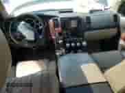 2008 Toyota Tundra Limited z VIN 5TBDV58188S511325, wystawiony jako Copart lot #70497545 z przebiegiem 161 513 mil mil oraz Szkoda całkowita • Salvage title. Historia ofert i sprzedaży dostępna na DreamBid. Obrazek 8.