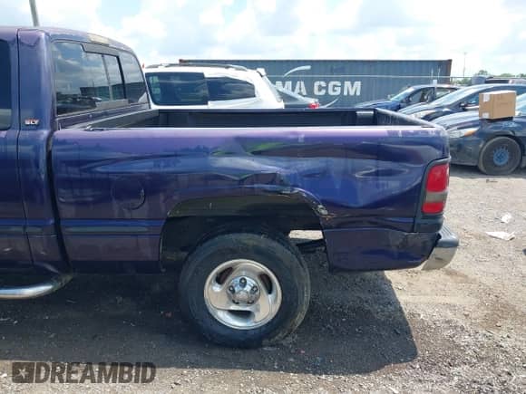 1998 Dodge 1500 z VIN 3B7HC13Y0WG210233, wystawiony jako IAAI lot #42847995 z przebiegiem 128 603 mil mil oraz . Historia ofert i sprzedaży dostępna na DreamBid. Obrazek 12.