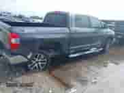 2017 Toyota Tundra SR5 z VIN 5TFEW5F15HX220755, wystawiony jako IAAI lot #42678941 z przebiegiem 188 368 mil mil oraz . Historia ofert i sprzedaży dostępna na DreamBid. Obrazek 4.