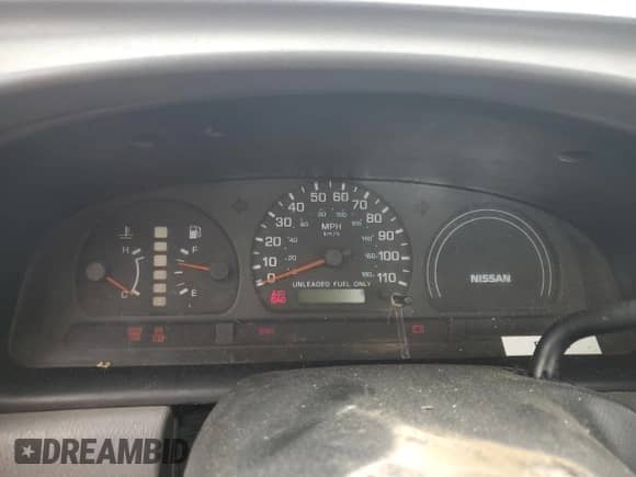 1998 Nissan Frontier XE z VIN 1N6DD21S4WC318399, wystawiony jako Copart lot #62965245 z przebiegiem Nie podano mil oraz Czysty tytuł • Clean title. Historia ofert i sprzedaży dostępna na DreamBid. Obrazek 9.