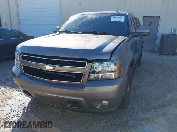 2011 Chevrolet Suburban LT z VIN 1GNSCJE09BR344091, wystawiony jako IAAI lot #41605909 z przebiegiem 312 559 mil mil oraz . Historia ofert i sprzedaży dostępna na DreamBid. Obrazek 6.