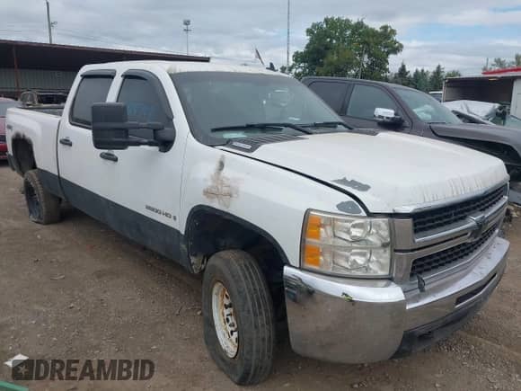 2008 Chevrolet Silverado 2500HD LTZ с VIN 1GCHK23688F150844, выставлен на аукционе IAAI как лот 43338703 с пробегом 307 892 миль миль и . История ставок и продаж доступна на DreamBid. Изображение 1.