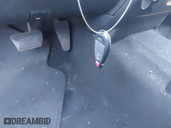 2018 Ram 1500 Express z VIN 3C6RR6KG2JG225759, wystawiony jako IAAI lot #41238504 z przebiegiem 123 991 mil mil oraz . Historia ofert i sprzedaży dostępna na DreamBid. Obrazek 11.