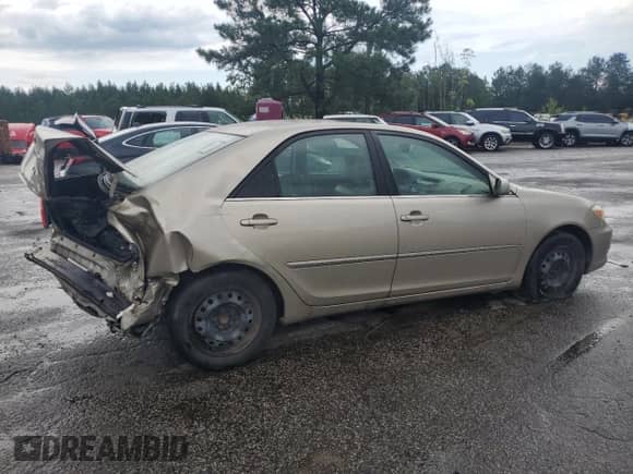 2002 Toyota Camry XLE with VIN JTDBF30K920002939, listed as a Copart auction lot 60267535 with 196,947 mi miles and Salvage title. Bid and sale history available at DreamBid. Image 3.