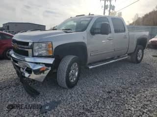 2011 Chevrolet Silverado 2500HD LTZ z VIN 1GC1KYC82BF244733, wystawiony jako Copart lot #77306124 z przebiegiem 507 204 mil mil oraz Czysty tytuł • Clean title. Historia ofert i sprzedaży dostępna na DreamBid. Obrazek 1.