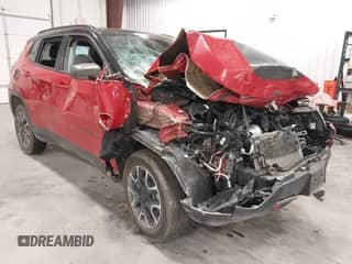 2021 Jeep Compass Trailhawk z VIN 3C4NJDDBXMT586981, wystawiony jako IAAI lot #42116028 z przebiegiem 70 317 mil mil oraz . Historia ofert i sprzedaży dostępna na DreamBid. Obrazek 1.