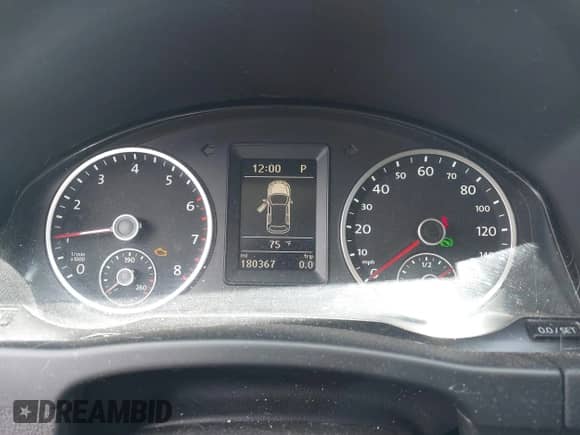 2013 Volkswagen Tiguan SE z VIN WVGAV3AX1DW560501, wystawiony jako IAAI lot #42287579 z przebiegiem 180 367 mil mil oraz . Historia ofert i sprzedaży dostępna na DreamBid. Obrazek 7.