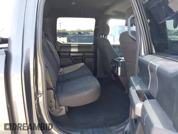 2017 Ford F-150 XL z VIN 1FTEW1CP7HFB49260, wystawiony jako IAAI lot #42951829 z przebiegiem 128 291 mil mil oraz . Historia ofert i sprzedaży dostępna na DreamBid. Obrazek 8.