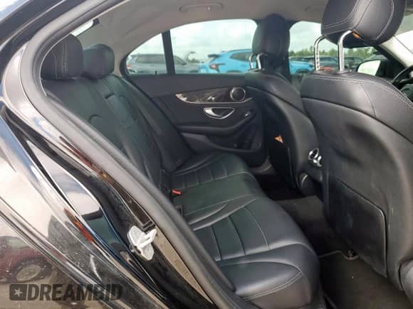 2015 Mercedes-Benz C 300 z VIN 55SWF4JB2FU056000, wystawiony jako Copart lot #68462335 z przebiegiem 91 402 mil mil oraz Szkoda całkowita • Salvage title. Historia ofert i sprzedaży dostępna na DreamBid. Obrazek 10.