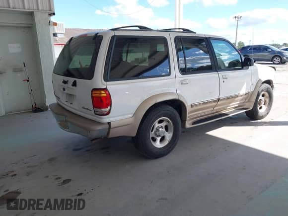 1998 Ford Explorer XLT с VIN 1FMZU32P1WUD32582, выставлен на аукционе IAAI как лот 43501470 с пробегом 200 550 миль миль и . История ставок и продаж доступна на DreamBid. Изображение 4.
