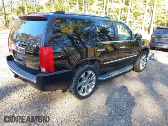 2009 Cadillac Escalade z VIN 1GYFK23299R124820, wystawiony jako IAAI lot #43530671 z przebiegiem 194 096 mil mil oraz . Historia ofert i sprzedaży dostępna na DreamBid. Obrazek 4.