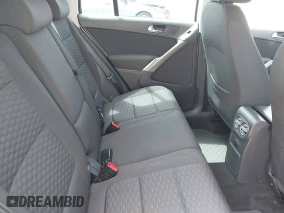 2009 Volkswagen Tiguan S с VIN WVGAV75N19W508048, выставлен на аукционе IAAI как лот 42754273 с пробегом 84 535 миль миль и . История ставок и продаж доступна на DreamBid. Изображение 8.