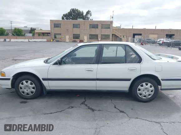 1990 Honda Accord LX with VIN JHMCB7652LC067333, listed as a IAAI auction lot 42580921 with 119,733 mi miles and . Bid and sale history available at DreamBid. Image 14.