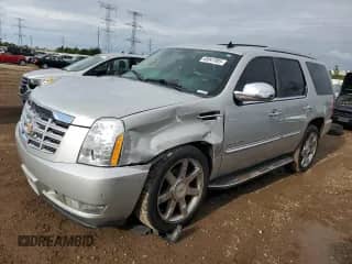 2010 Cadillac Escalade Luxury with VIN 1GYUKBEF4AR186007, listed as a Copart auction lot 68947085 with 178,235 mi miles and Salvage title. Bid and sale history available at DreamBid. Image 1.