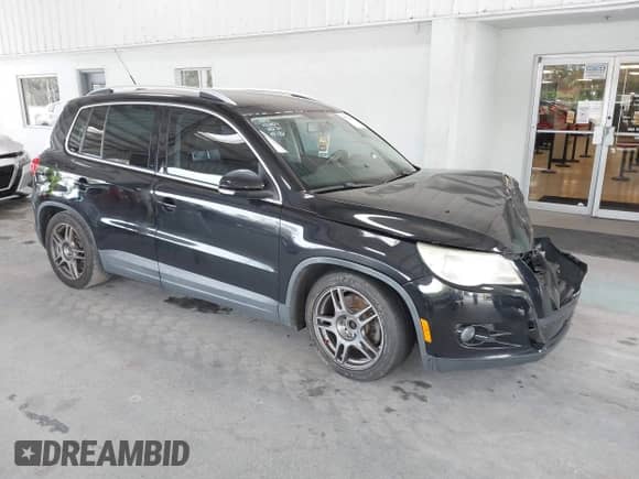 2011 Volkswagen Tiguan SE with VIN WVGAV7AX1BW549681, listed as a IAAI auction lot 40772939 with 157,547 mi miles and . Bid and sale history available at DreamBid. Image 1.
