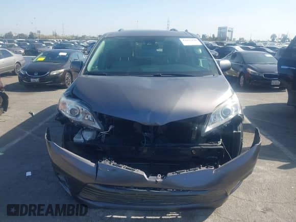 2018 Toyota Sienna XLE with VIN 5TDYZ3DC3JS932304, listed as a IAAI auction lot 43492270 with 63,523 mi miles and . Bid and sale history available at DreamBid. Image 13.